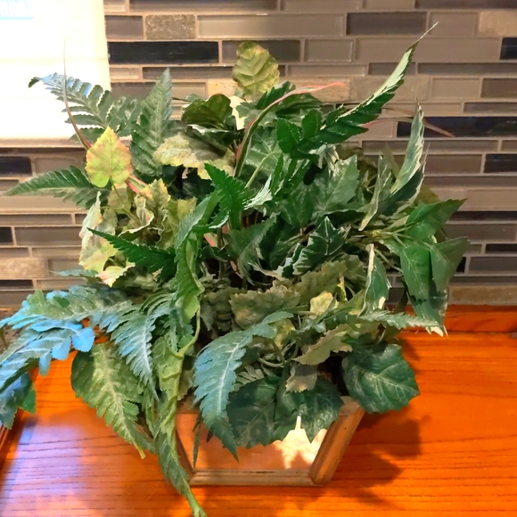 EUC Gorgeous Silk Flower Plant Silver Metal Wood Basket Box - Picture 4 of 5